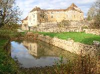 Le lavoir principal et le chteau Beauregard