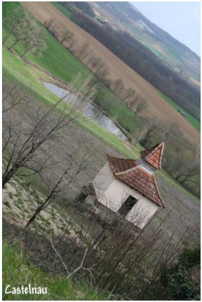 pigeonnier et sa valle  Castelnau-Montratier