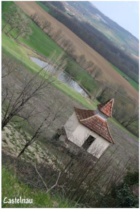 pigeonnier et sa valle  Castelnau-Montratier